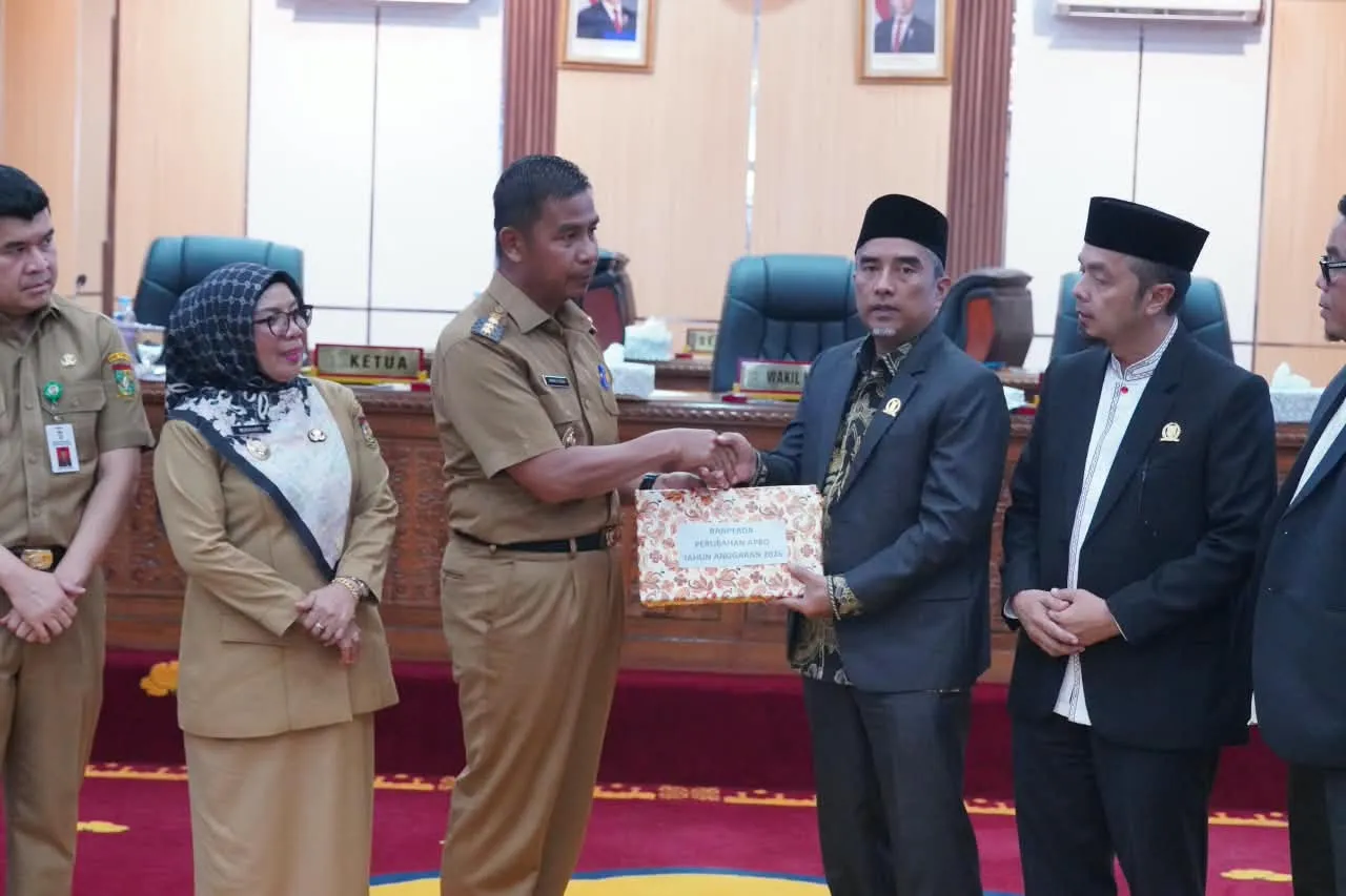 Paripurna DPRD Kampar, Bupati Ahmad Yuzar Jawab Pandangan Fraksi atas Perubahan APBD 2026