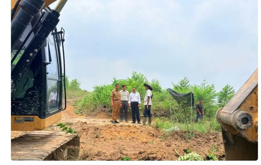 Bupati Kampar Siapkan Alat Berat untuk Buka Lahan Tanpa Bakar Tekan Risiko Karhutla