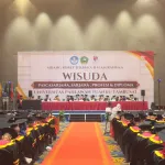Wisuda  Universitas Pahlawan Suci Amelia dan Ria Astika Sari Raih Predikat Pemuncak